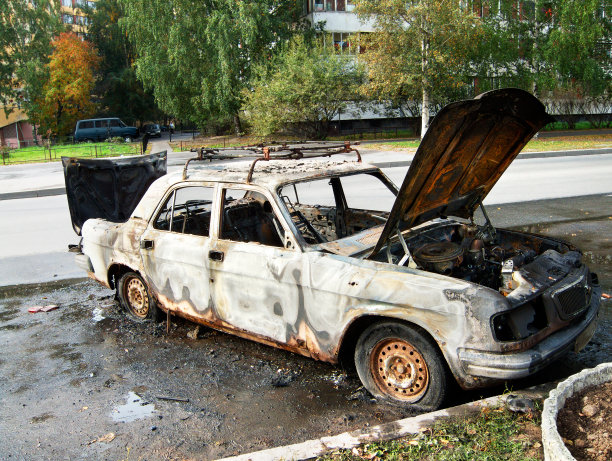 燃烧的汽车图片下载