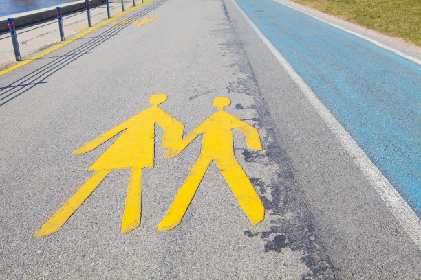 路标涂在路上图片下载