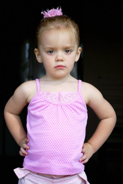 严肃的女孩图片下载