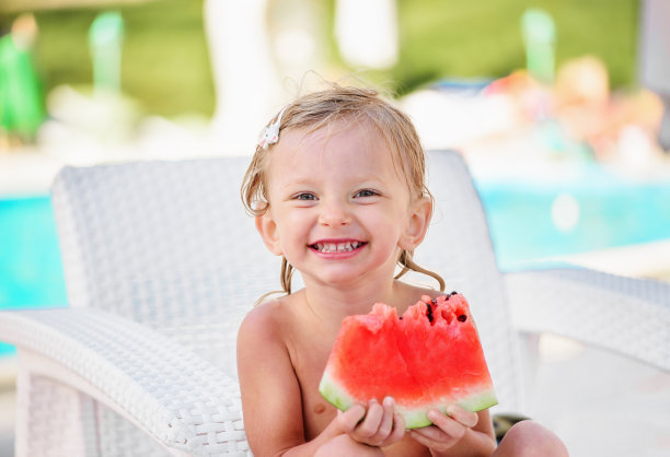 白人女孩，两岁图片下载