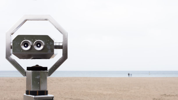 travemende海滩上的双筒望远镜图片下载