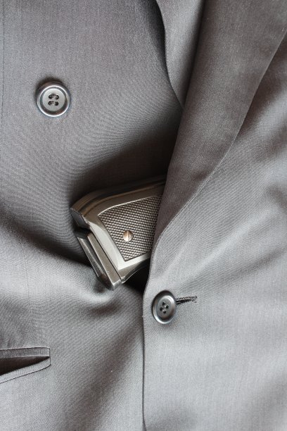 西装口袋里的手枪图片下载