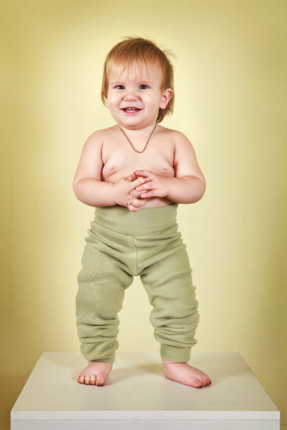 微笑的男孩图片下载