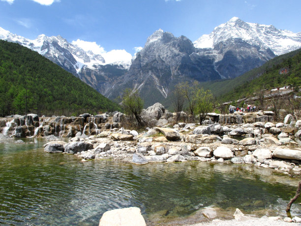 中国丽江的蓝月亮谷素材图片