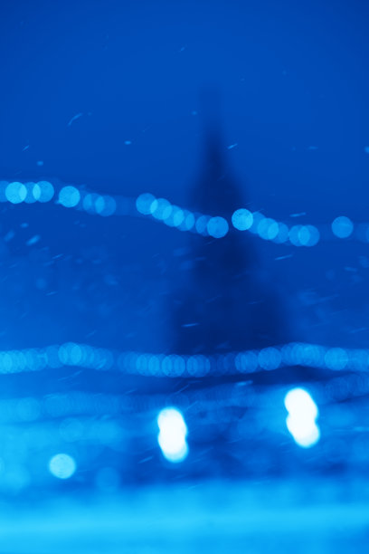 俄罗斯冬季以白焦红场为背景的大雪图片下载