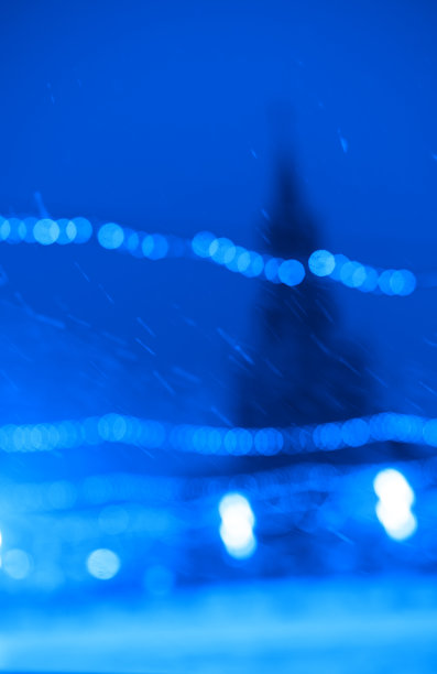 俄罗斯冬季以白焦红场为背景的大雪图片下载