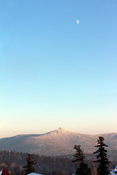 山脉上的景色图片下载
