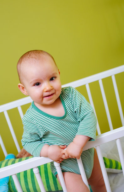 婴儿和婴儿床图片下载