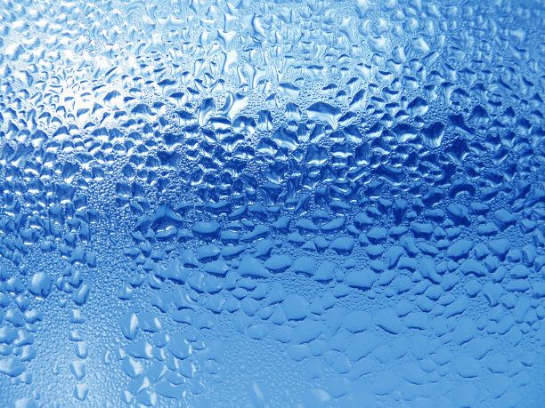 窗户玻璃上的水滴图片下载