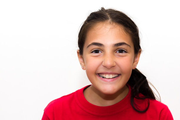 小女孩微笑图片下载