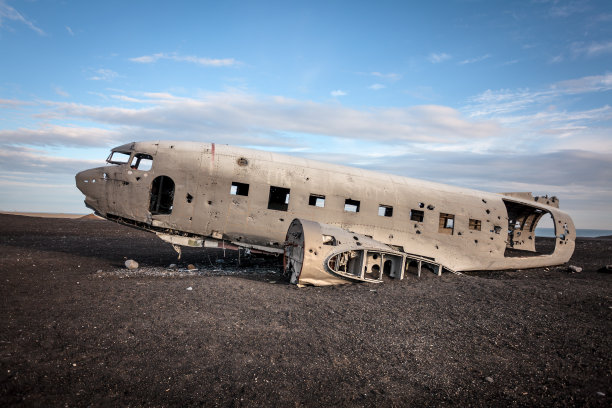 老飞机坠毁图片下载