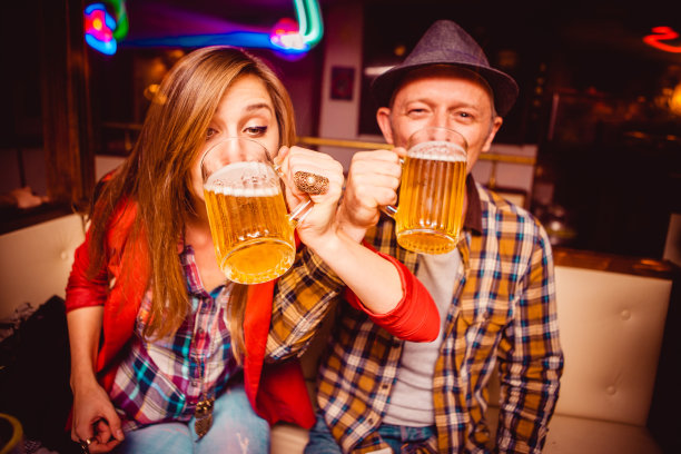 晚上出去玩图片下载