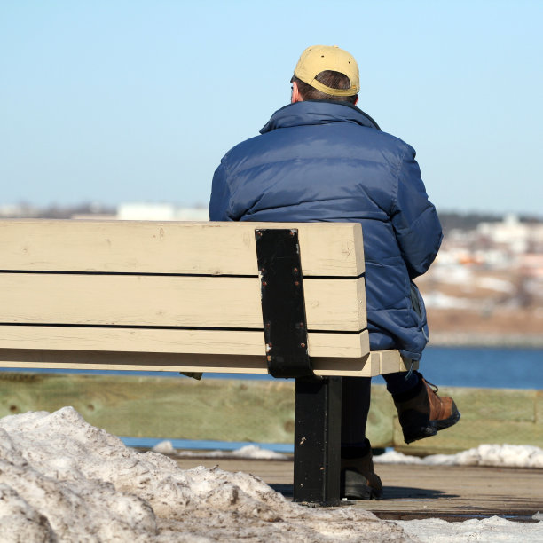 等待着春天图片下载