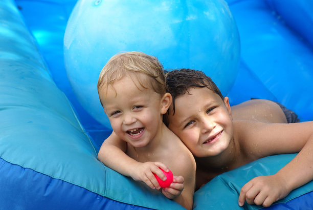 两个相爱的兄弟图片下载