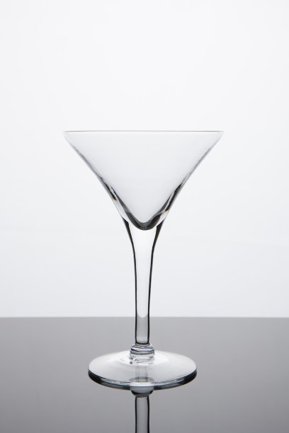 简单——空马提尼杯图片下载