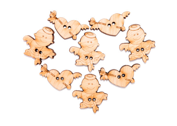 心形的木头纽扣图片下载