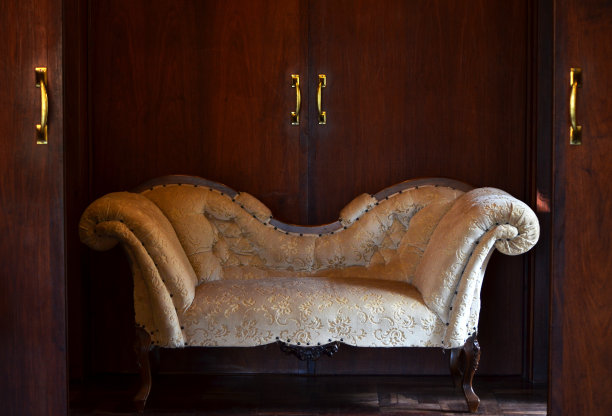 维多利亚风格的沙发上图片下载