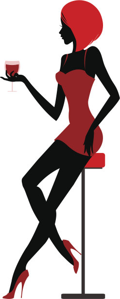女孩手拿酒杯坐在那里图片下载