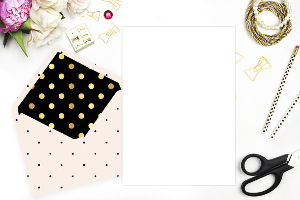 婚礼的背景。为您的照片或文本模型放置您的工作。女人桌面，模板卡片，牡丹和黄金文具。黄金波尔卡。标题网站或英雄网站图片下载