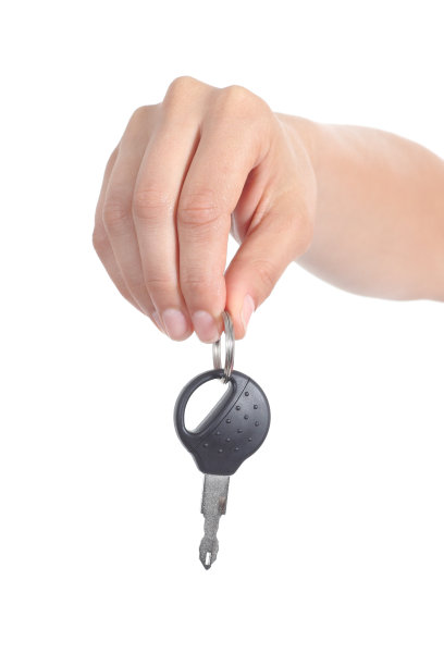 女人递给他一把车钥匙图片下载