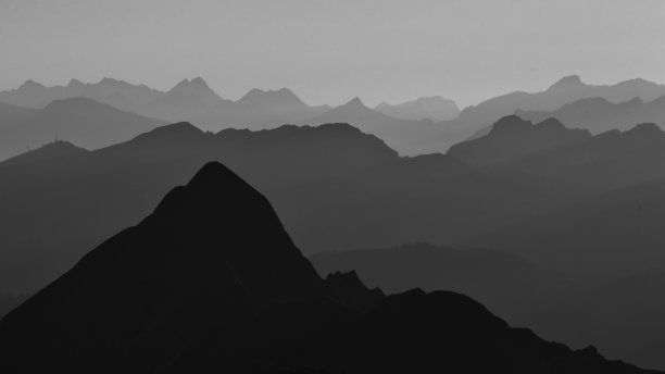 山的轮廓图片下载