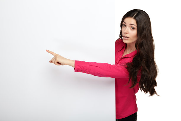 快乐美丽的年轻女子显示空白图片下载