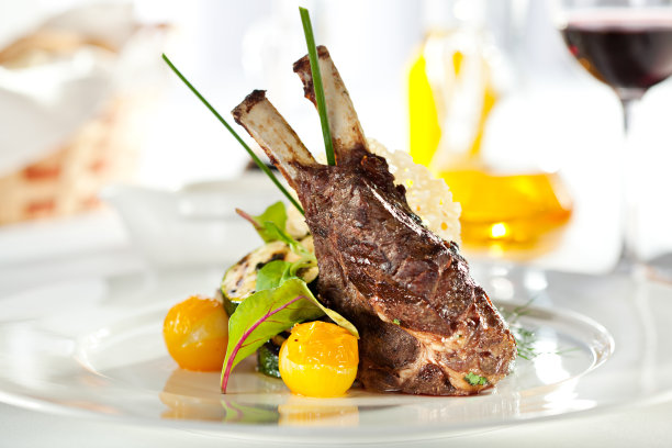 一盘餐馆的羊排菜素材图片