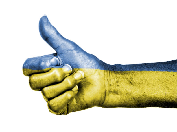 有关节炎的老妇人竖起大拇指图片下载