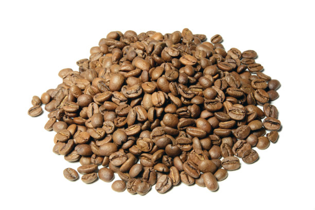 一堆棕色的咖啡豆孤立在白色的咖啡豆上图片下载