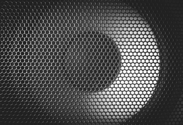 一些圆形喇叭的细节镜头。素材图片