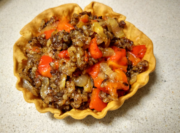 带黑布丁的酥皮图片下载