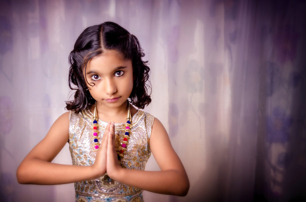 欢迎女孩的肖像图片下载