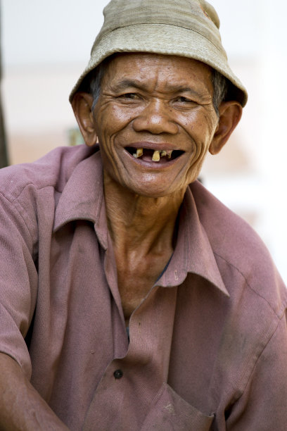 快乐的老人图片下载