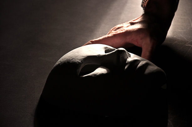 白色面罩阴影手图片下载