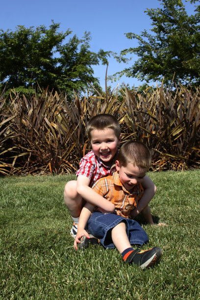 男孩玩图片下载