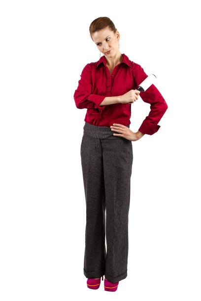 女商人用毛刷清洁自己图片下载