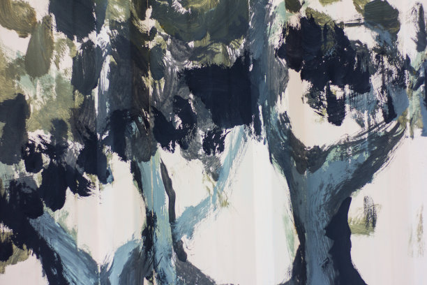 路边锌板上的抽象艺术绘画。图片下载