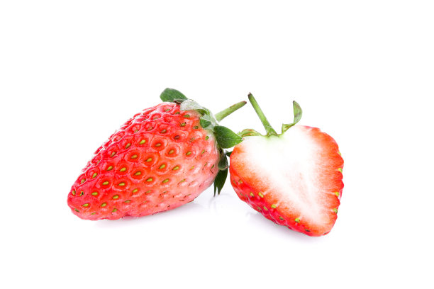 白色背景上孤立的草莓果实图片下载