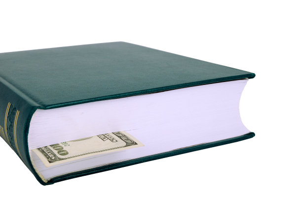 合上的书，左边有一个美元书签图片下载