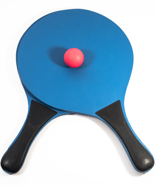 两个球拍和一个球图片下载