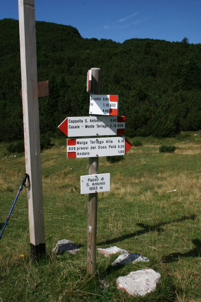 山上的标志图片下载