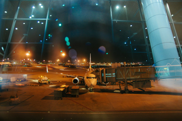 飞机准备好装乘客了图片下载