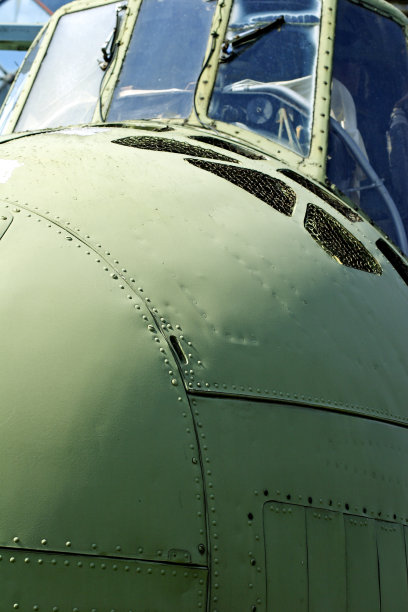 老直升机驾驶舱图片下载