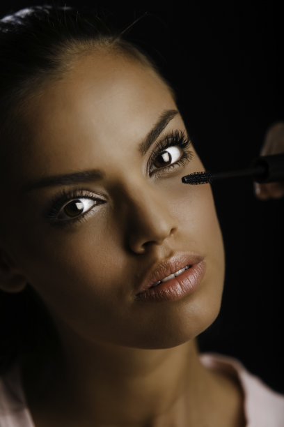 化妆的女孩图片下载