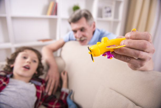 祖父和孙子图片下载