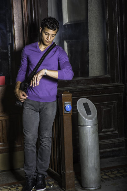 等在外面图片下载