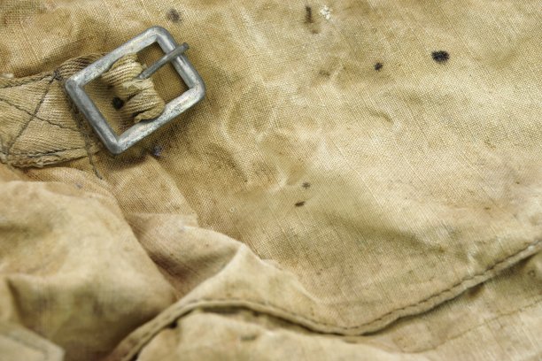 风化的军用帆布袋纹理背景图片下载