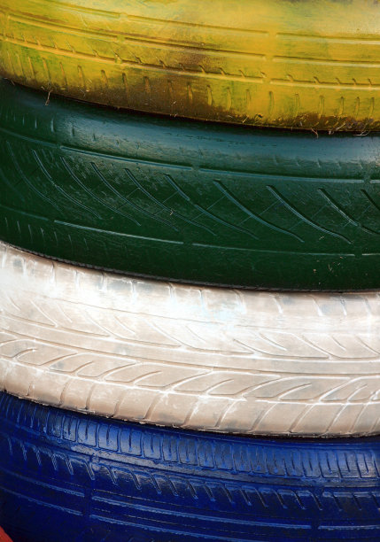 四个轮胎图片下载