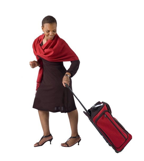 女人拉着行李图片下载