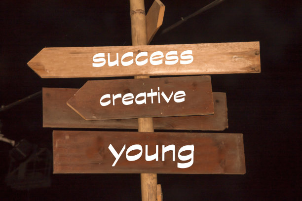 一个成功商人的特点——年轻，有创造力，成功图片下载